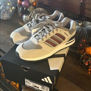 Adidas RUN 80s Sneakers 
New in box
9 1/2 Men
10 1/2 Women